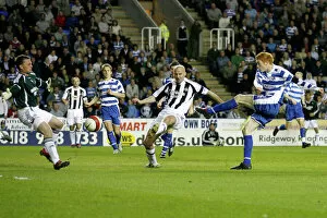 Images Dated 1st May 2007: Dave Kitson beats Steve Harper in the Newcastle goal