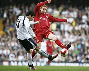Images Dated 2nd April 2007: Dave Kitson closes down Tottenhams Ricardo Rocha