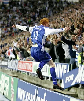 Images Dated 1st May 2007: Dave Kitson leaps the advertising boards to celebrate with the fans