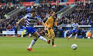 Images Dated 5th March 2016: Determined Kermorgant: Reading FC's Striker Fires Aim at Fulham at Madejski Stadium