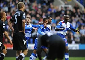 Images Dated 27th October 2012: Garath McCleary's Dramatic Equalizer: Reading vs. Fulham, Barclays Premier League