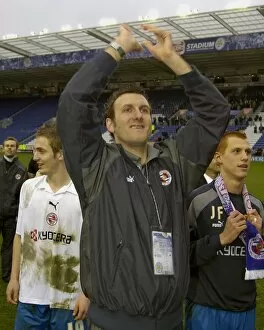 Images Dated 25th March 2006: Glen Little applauds Reading Fans at Leicester City