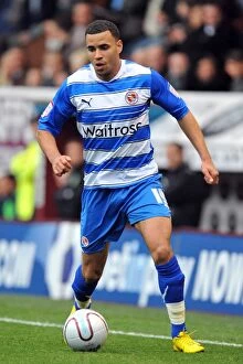 Images Dated 23rd October 2010: Hal Robson-Kanu in Action: Championship Showdown - Reading vs. Burnley