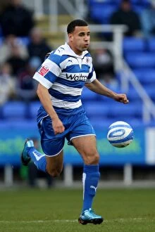 Images Dated 12th December 2009: Hal Robson-Kanu Thrills in Championship Clash: Reading FC vs Scunthorpe United at Madjeski Stadium