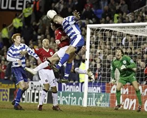 Images Dated 28th February 2007: Ivar Ingimarsson rises above the Manchester United defence