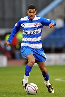 Images Dated 23rd October 2010: Jobi McAnuff in Action: Championship Battle at Turf Moor - Burnley vs. Reading