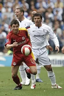 Images Dated 23rd April 2007: John Oster leaves Boltons Gary Speed behind