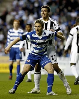 Images Dated 1st May 2007: Kevin Doyle holds off the attentions of Steven Taylor