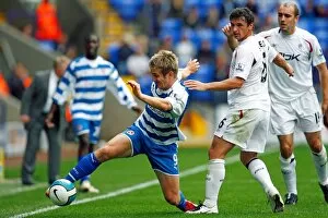 Images Dated 25th August 2007: Kevin Doyle manages to just keep the ball in play