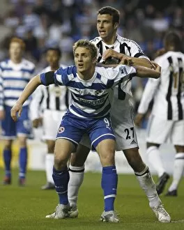 Images Dated 1st May 2007: Kevin Doyle resists pressure from Steven Taylor