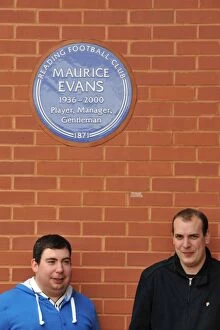 Images Dated 27th March 2010: Mourning Maurice: Reading Fans Honor Former Player at Madejski Stadium during Reading FC vs