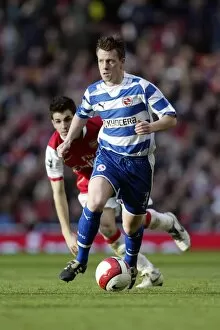 Images Dated 3rd March 2007: Nicky Shorey goes past Cesc Fabregas