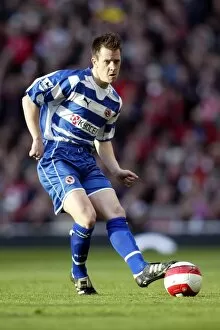 Images Dated 3rd March 2007: Nicky Shorey passes the ball