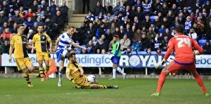 Images Dated 5th March 2016: Quinn's Thrilling Shot at Madejski Stadium: Reading FC vs Fulham, Sky Bet Championship