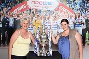Images Dated 26th May 2012: Reading FC: Unforgettable Moments - 2012 Fans Trophy Celebration