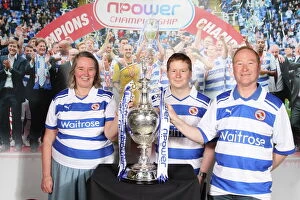 Images Dated 27th May 2012: Reading FC: Unforgettable Moments - 2012 Trophy Celebration with Fans
