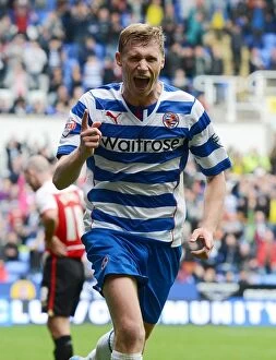 Images Dated 19th October 2013: Reading FC vs Doncaster Rovers: A Fierce Sky Bet Championship Clash (2013-14)