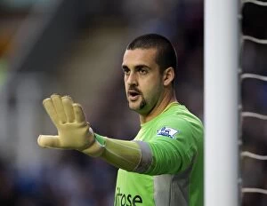 Images Dated 17th November 2012: Reading FC vs Everton: Barclays Premier League Showdown - Adam Federici in Action at Madjeski