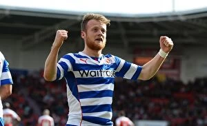 Images Dated 26th April 2014: Reading FC's Battle in the Sky Bet Championship: Doncaster Rovers vs. Reading (2013-14)