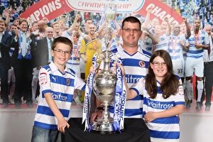 Images Dated 27th May 2012: Reading FC's Glorious 2012: The Unforgettable Fans Trophy Celebration