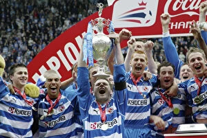 Images Dated 2nd May 2006: Reading FC's Glorious Moment: Murty Lifts the Championship Trophy