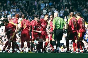 Images Dated 2nd April 2007: Reading Players break from the huddle at White Heart Lane