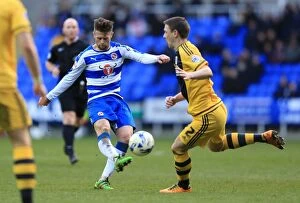 Images Dated 5th March 2016: Reading's Norwood Goes for Glory: Sky Bet Championship Showdown - Reading FC vs Fulham at Madejski