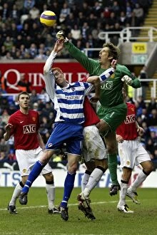 Images Dated 19th January 2008: Showdown at the Madejski: Reading FC vs Manchester United, 2007-08 Barclays Premiership