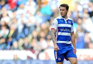 Images Dated 18th October 2014: Showdown at Madejski Stadium: Simon Cox Leads Reading Against Derby County in Sky Bet Championship