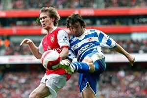 Images Dated 3rd March 2007: Stepehn Hunt whips a cross in as Alexander Hleb challenges
