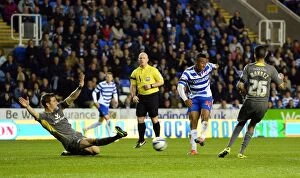 Sky Bet Championship : Reading v Leicester City Collection: Thrilling Battle: Reading FC vs Leicester City (Sky Bet Championship 2013-14)